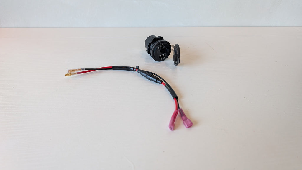 12V USB Outlet with Fused Connector