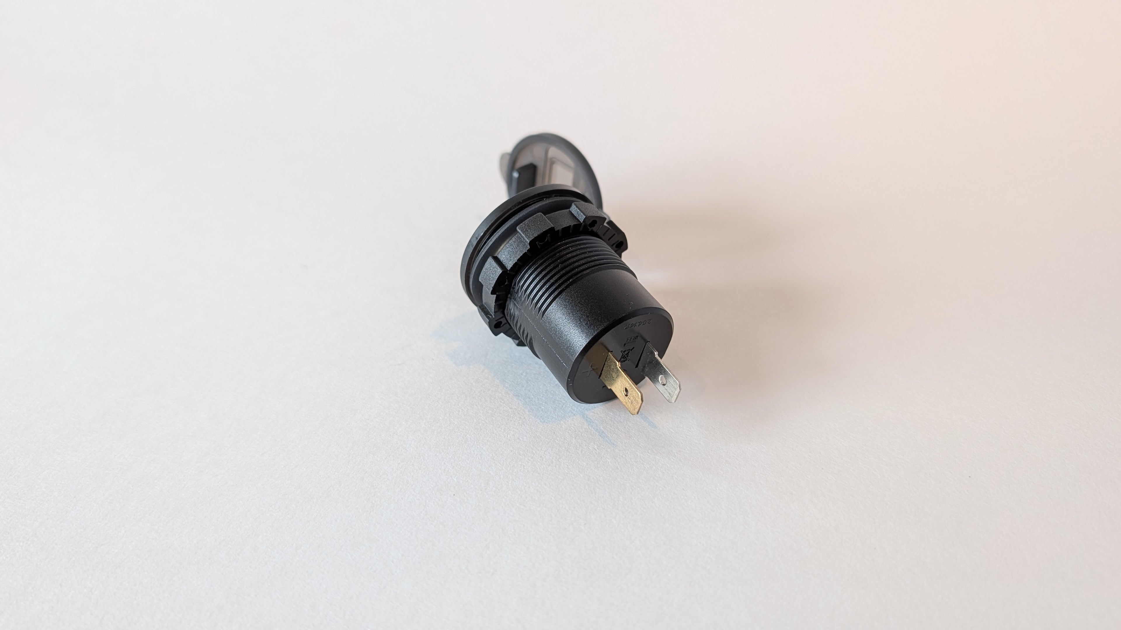 12V USB Outlet with Voltmeter