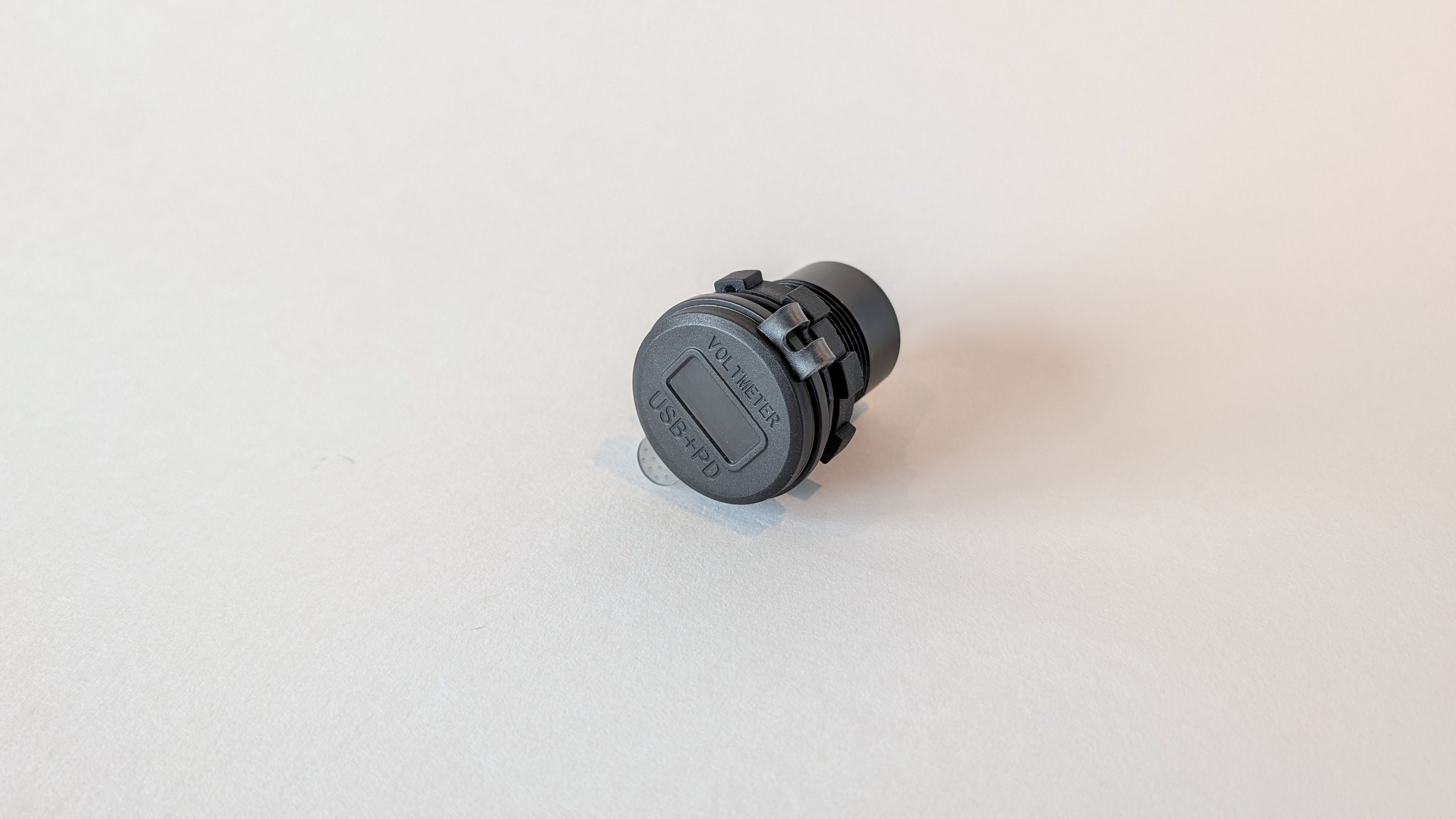 12V USB Outlet with Voltmeter